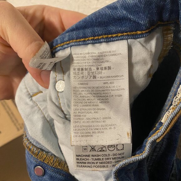 Women Levis Premium 501 Cropped Straight Button Fly Jeans Raw Hem Blue 27x28 - Picture 9 of 9